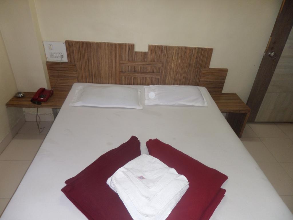 ناسيك Hotel Sai Ratna الغرفة الصورة